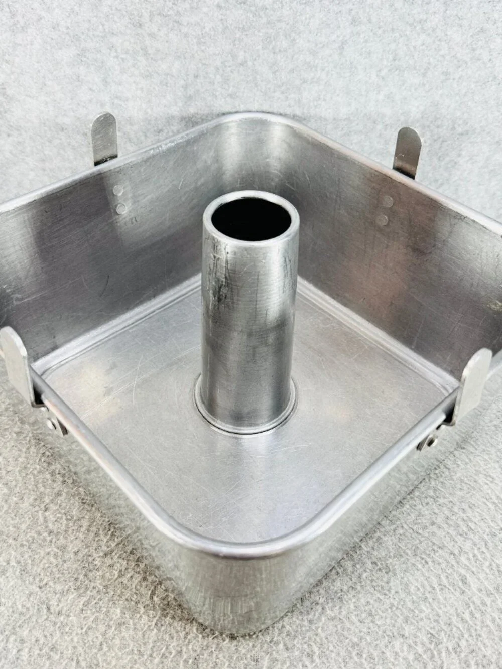 MIRRO 5395M Square Angel Food Cake Pan 9x9x4 Aluminum USA Vintage Cooling Legs